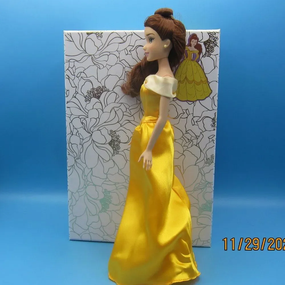 Disney Princess Belle Beauty and the BeastGift Set Doll Lipsmackers NWOT